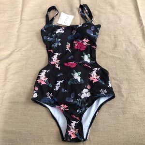 Zaful NWT women’s one piece swim suit - Size M